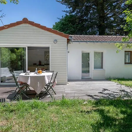 Maison De Famille Et Dependances A *